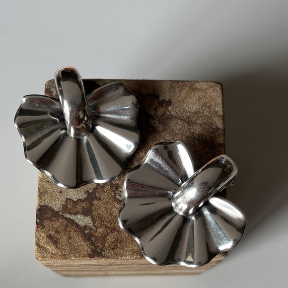 Vintage Monet Sterling Fur Clips 1940s Art Deco  Silver Brooch Pin Jewelry - Picture 2 of 11